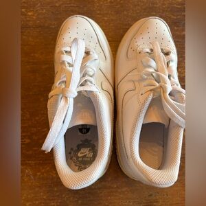 Nike Kids Air Force 1 White Sneakers! SZ 5! Great condition!